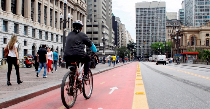 Quem for de bicicleta para o trabalho irá receber dinheiro por cada quilómetro que pedalar