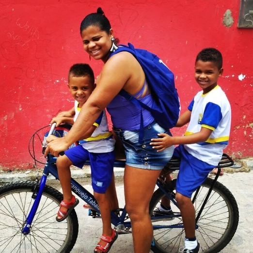 COMUNIDADE DE RECIFE RECEBE BICICLETAS COMPARTILHADAS