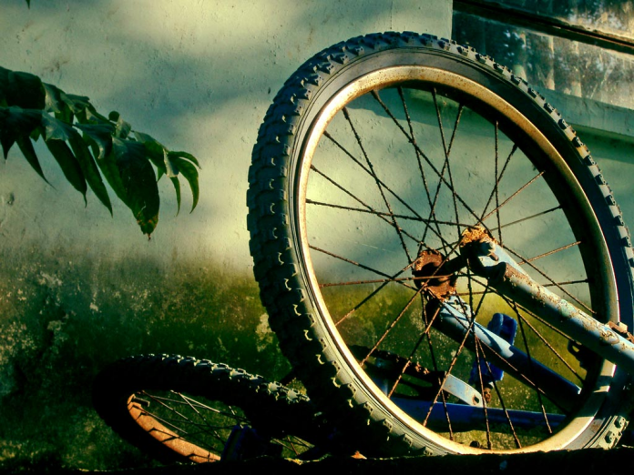 BICICLETAS PARADAS SE TRANSFORMAM E MOVIMENTAM PROJETO SOCIAL