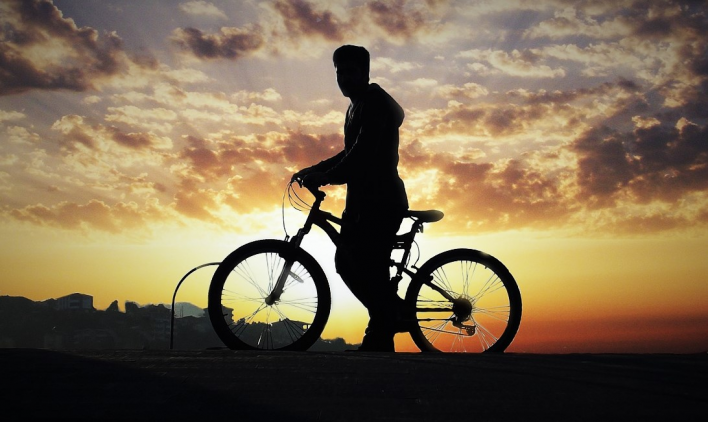ALTA NOS COMBUSTÍVEIS LEVA A ACREANOS A TROCAR CARRO POR BICICLETA