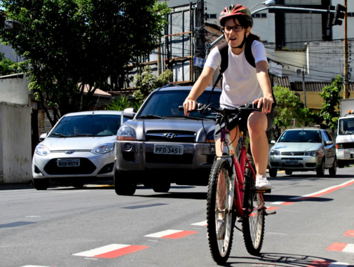 NOVA LEI DE TRÂNSITO: DEIXAR DE REDUZIR A VELOCIDADE AO ULTRAPASSAR CICLISTA SERÁ INFRAÇÃO GRAVÍSSIMA