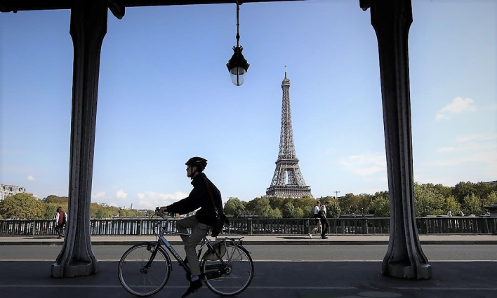 PARIS INVESTE PARA SER CADA VEZ MAIS UMA CIDADE PARA AS BICICLETAS